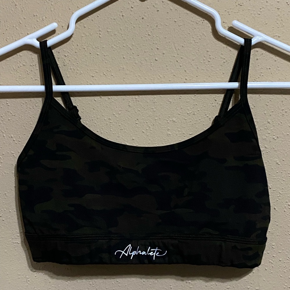 Alphalete Surface Camo sport bra